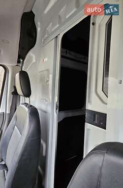 Грузовой фургон Ford E-Transit 2022 в 