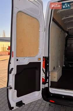 Вантажний фургон Ford E-Transit 2023 в Луцьку