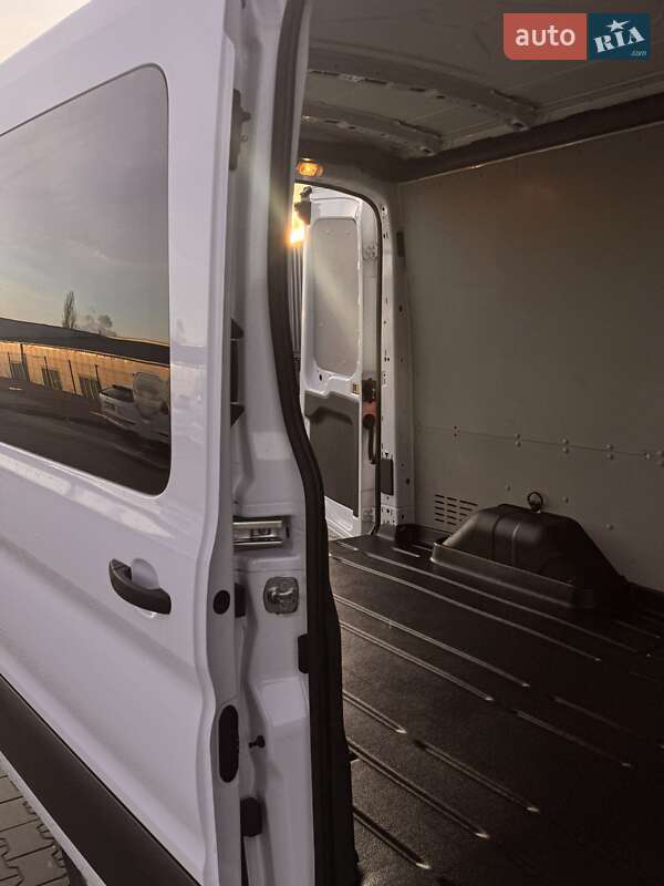 Грузовой фургон Ford E-Transit 2023 в Луцке