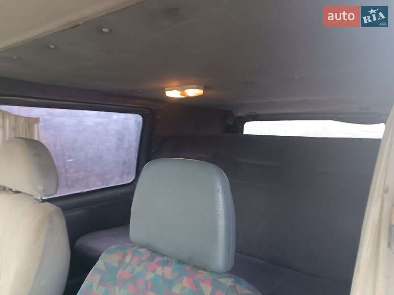 Мінівен Ford Econovan 1996 в Чернівцях