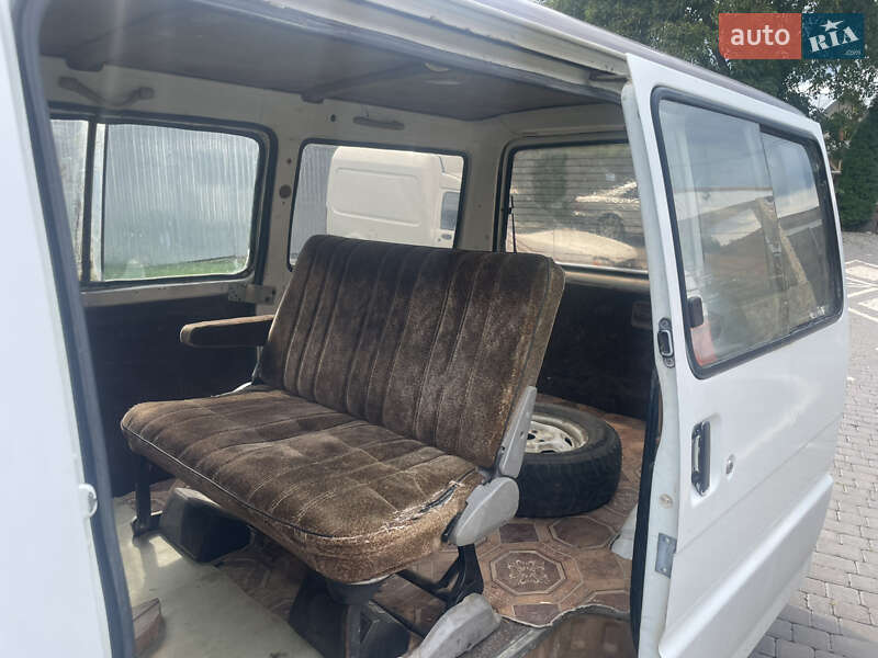 Минивэн Ford Econovan 1988 в Черновцах