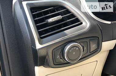 Позашляховик / Кросовер Ford Edge 2016 в 