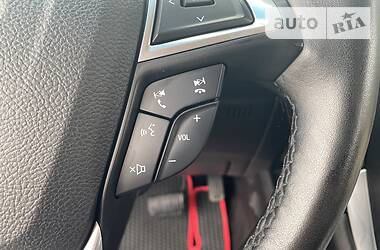 Позашляховик / Кросовер Ford Edge 2017 в 