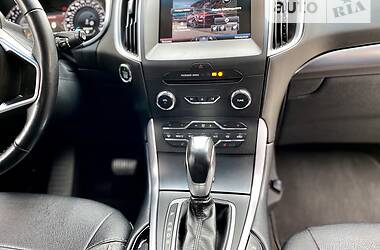 Внедорожник / Кроссовер Ford Edge 2016 в 