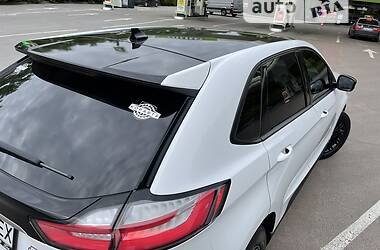 Внедорожник / Кроссовер Ford Edge 2018 в 