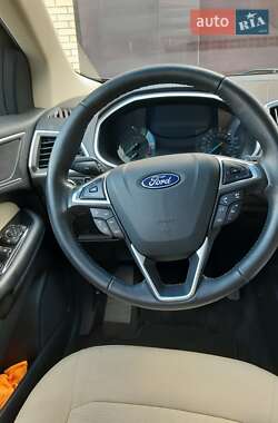 Позашляховик / Кросовер Ford Edge 2018 в 