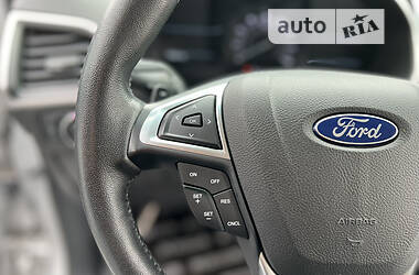 Позашляховик / Кросовер Ford Edge 2017 в 