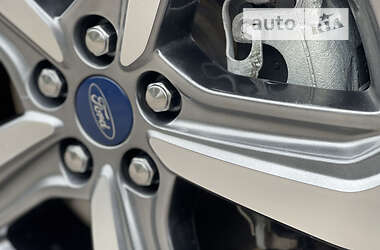 Позашляховик / Кросовер Ford Edge 2020 в 