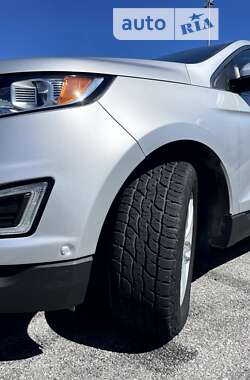 Внедорожник / Кроссовер Ford Edge 2016 в 