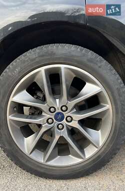 Позашляховик / Кросовер Ford Edge 2015 в 