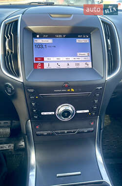 Позашляховик / Кросовер Ford Edge 2018 в 