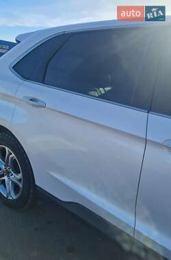 Внедорожник / Кроссовер Ford Edge 2017 в 
