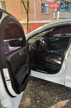 Внедорожник / Кроссовер Ford Edge 2020 в 