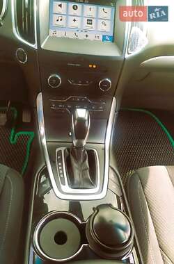 Внедорожник / Кроссовер Ford Edge 2017 в 