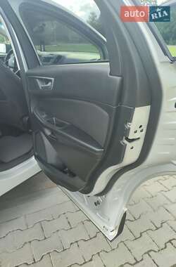 Внедорожник / Кроссовер Ford Edge 2016 в 