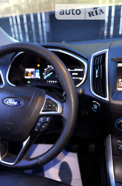 Внедорожник / Кроссовер Ford Edge 2015 в 