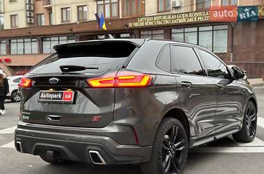 Позашляховик / Кросовер Ford Edge 2019 в 