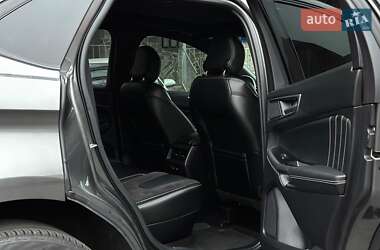 Позашляховик / Кросовер Ford Edge 2019 в 