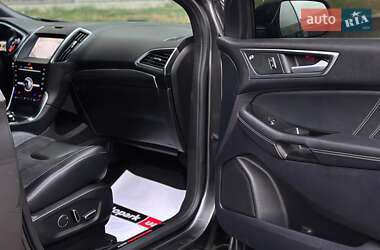 Позашляховик / Кросовер Ford Edge 2019 в 