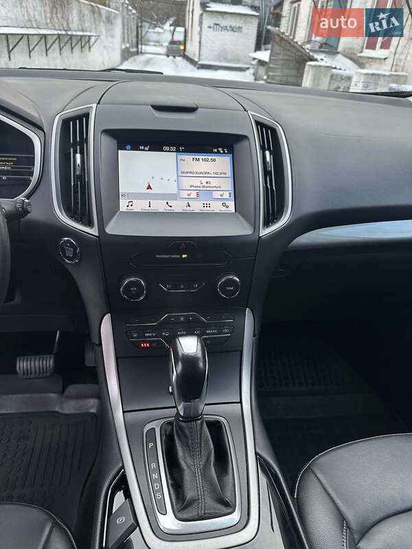 Позашляховик / Кросовер Ford Edge 2018 в 