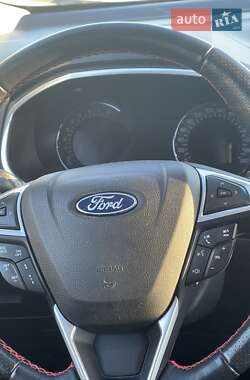 Внедорожник / Кроссовер Ford Edge 2016 в 
