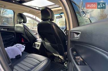 Позашляховик / Кросовер Ford Edge 2015 в 