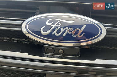 Внедорожник / Кроссовер Ford Edge 2018 в 