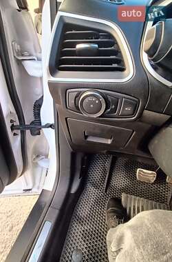 Внедорожник / Кроссовер Ford Edge 2016 в 