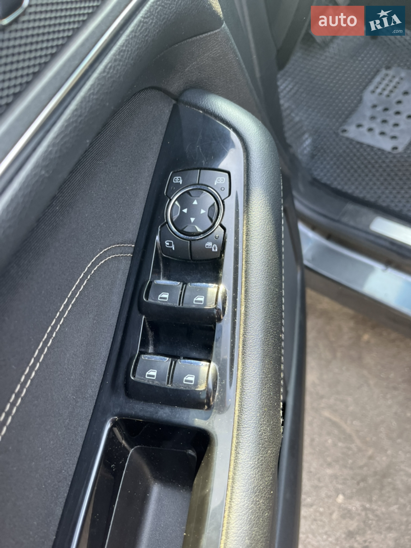 2017 Ford Edge - мініатюра 28