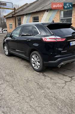 Позашляховик / Кросовер Ford Edge 2019 в 