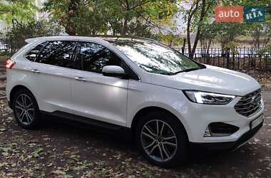 Позашляховик / Кросовер Ford Edge 2019 в 