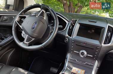 Позашляховик / Кросовер Ford Edge 2019 в 