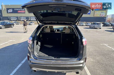 Позашляховик / Кросовер Ford Edge 2019 в 