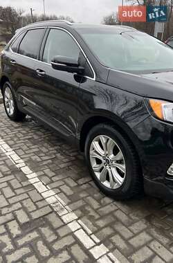 Позашляховик / Кросовер Ford Edge 2019 в 
