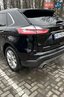 Позашляховик / Кросовер Ford Edge 2019 в 