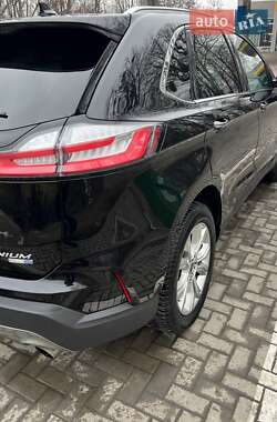 Позашляховик / Кросовер Ford Edge 2019 в 