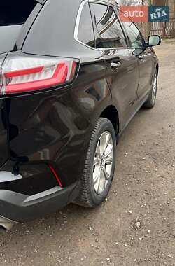 Позашляховик / Кросовер Ford Edge 2019 в 