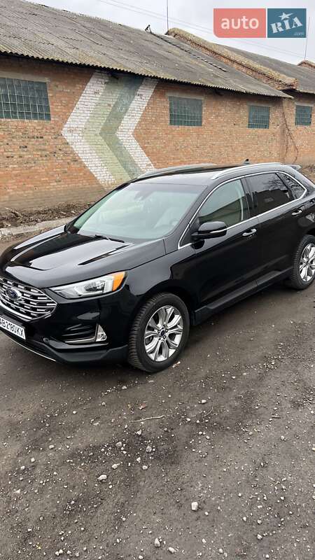 Позашляховик / Кросовер Ford Edge 2019 в 