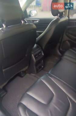 Внедорожник / Кроссовер Ford Edge 2016 в 