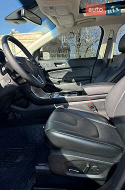 Внедорожник / Кроссовер Ford Edge 2019 в 