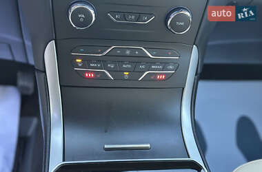 Внедорожник / Кроссовер Ford Edge 2019 в 