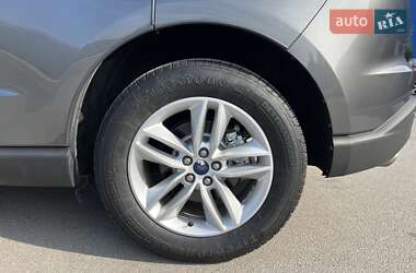 Внедорожник / Кроссовер Ford Edge 2017 в 