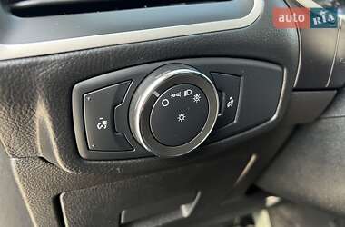 Внедорожник / Кроссовер Ford Edge 2017 в 