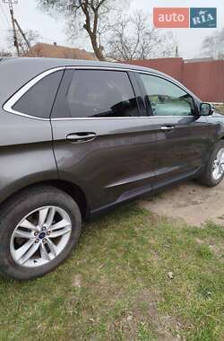 Внедорожник / Кроссовер Ford Edge 2017 в 