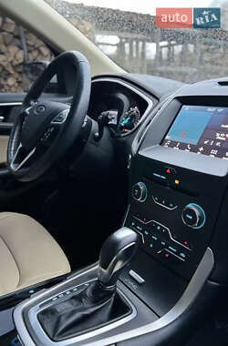 Внедорожник / Кроссовер Ford Edge 2016 в 