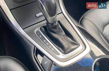 Внедорожник / Кроссовер Ford Edge 2016 в 