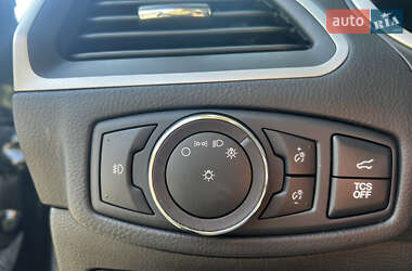 Позашляховик / Кросовер Ford Edge 2019 в 