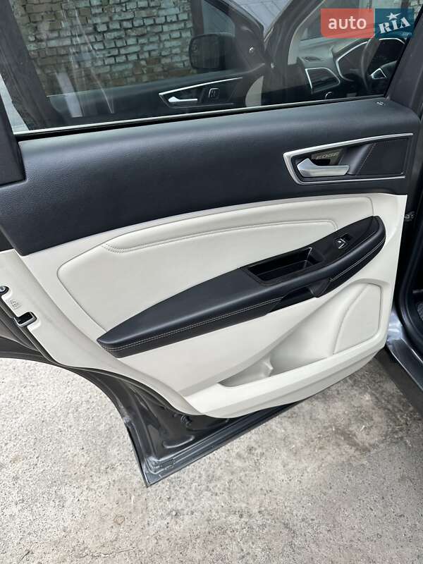 Позашляховик / Кросовер Ford Edge 2016 в Радивиліві