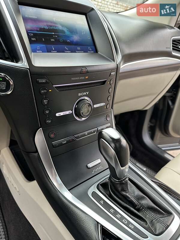 Позашляховик / Кросовер Ford Edge 2016 в Радивиліві