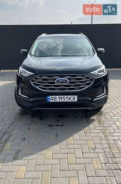 Позашляховик / Кросовер Ford Edge 2019 в 